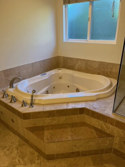 Building Photo - 3530 S Bentley Ave