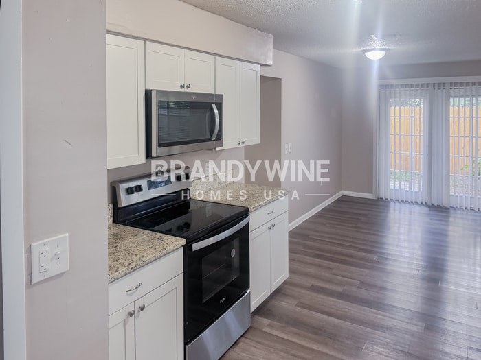 Building Photo - 1110 Vonderay Rd