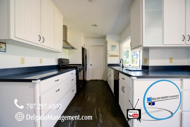 Building Photo - Benicia - Panoramic view home!