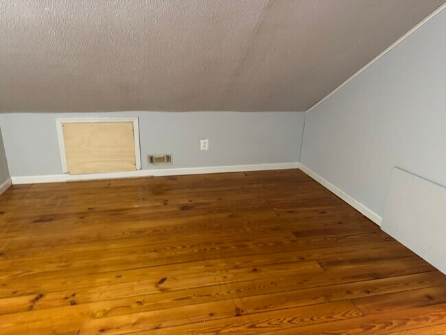 Building Photo - 10012 Ellis Rd