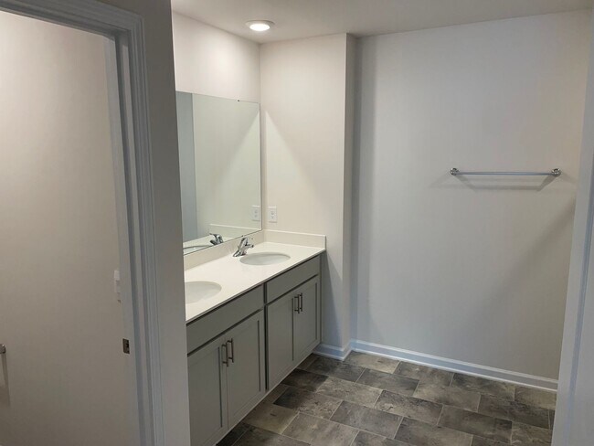 Building Photo - Complimentary Rent for a July ONLY Move in...