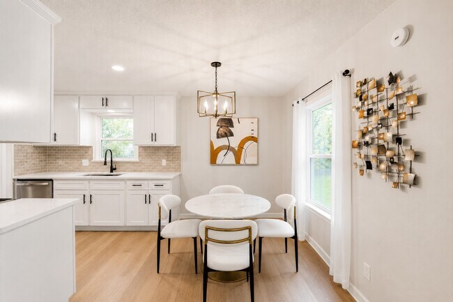 Building Photo - 12703 Redfern Dr