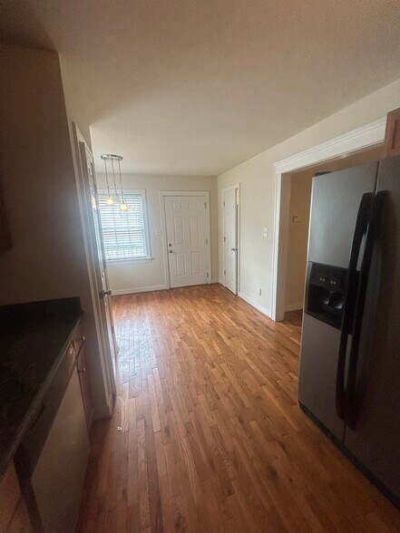 Building Photo - 1626 Parkwood Ave