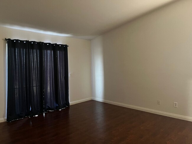 Building Photo - Home Available in Victorville!