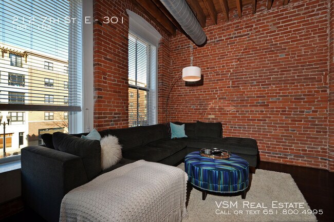 Building Photo - 212 7th St E