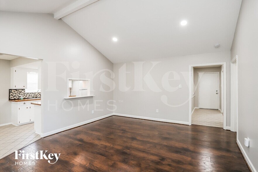 Building Photo - 13914 Duncannon Dr
