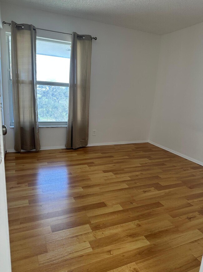 Building Photo - 505 S Pine Island Rd