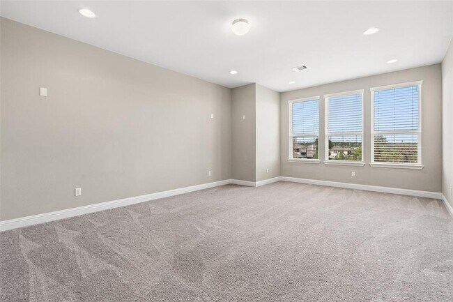 Building Photo - 5004 Mandevilla Dr