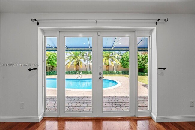 Building Photo - 12730 Ixora Rd
