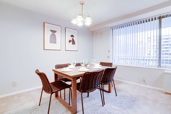 Building Photo - 2111 Richmond Hwy