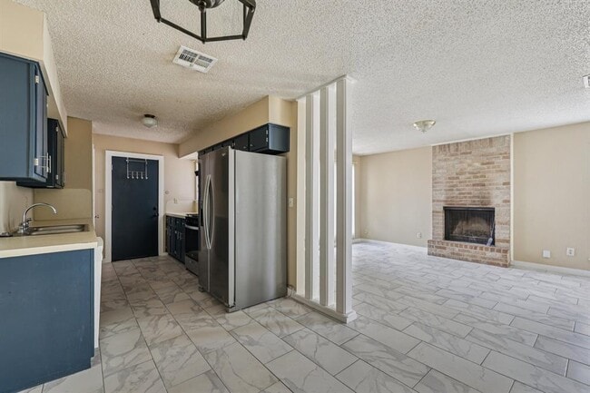 Building Photo - 4003 Stonebridge Dr