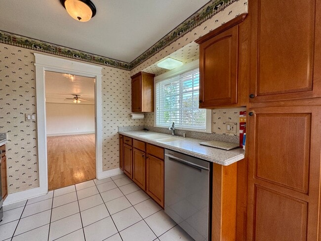 Building Photo - 8829 Greenview Pl