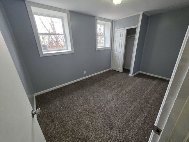 Building Photo - 107 S Church St