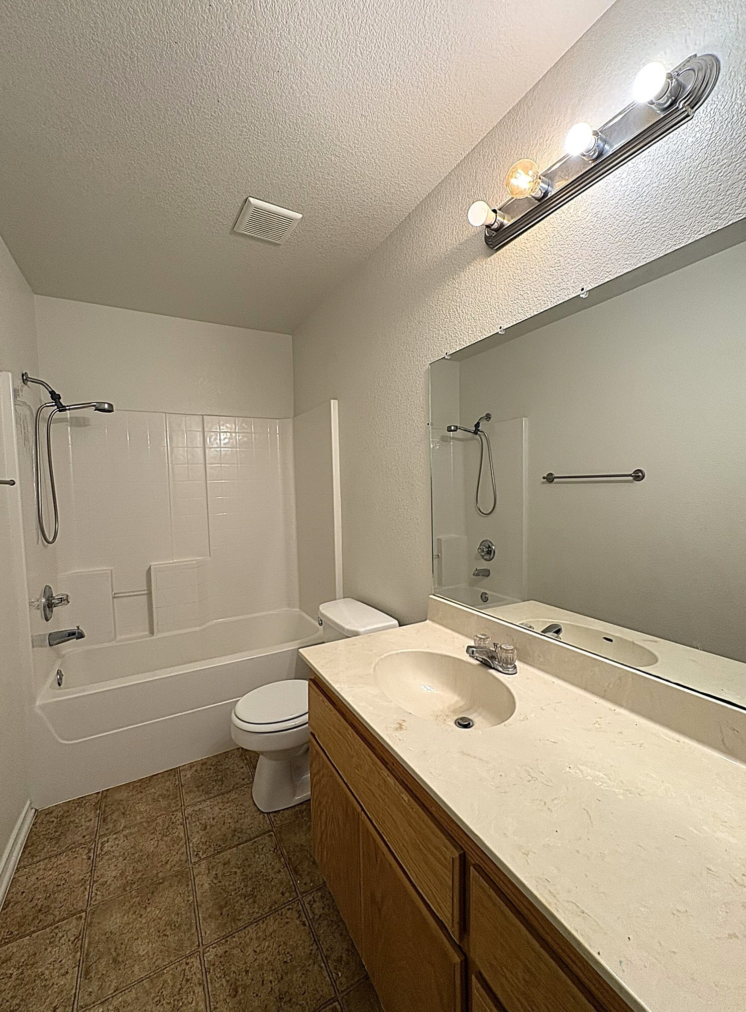 Building Photo - 2706 Ashley Dr