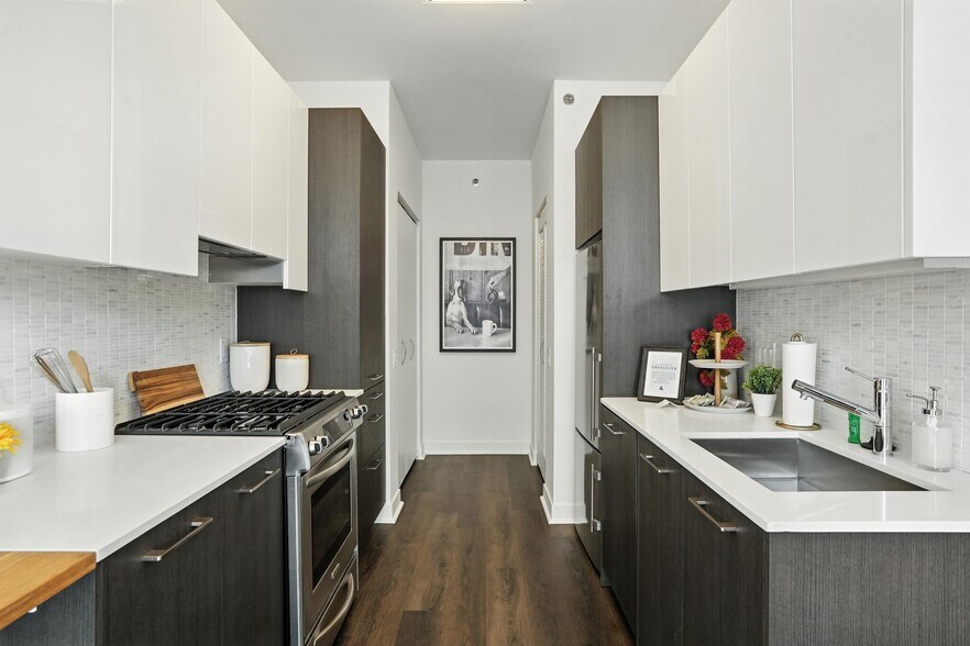 Building Photo - 133 W Wacker Dr