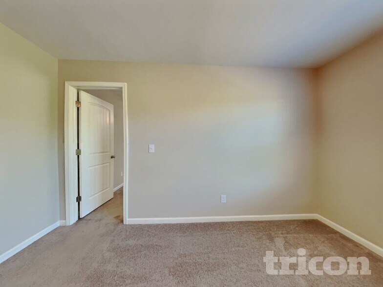 Building Photo - 104 Yadkin St