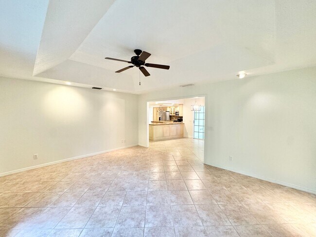 Building Photo - ** BERKSHIRE LAKES ** 3 BED + DEN / 2.5 BA...