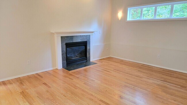 Building Photo - Beautiful Contemporary 3 bed/2ba home in M...