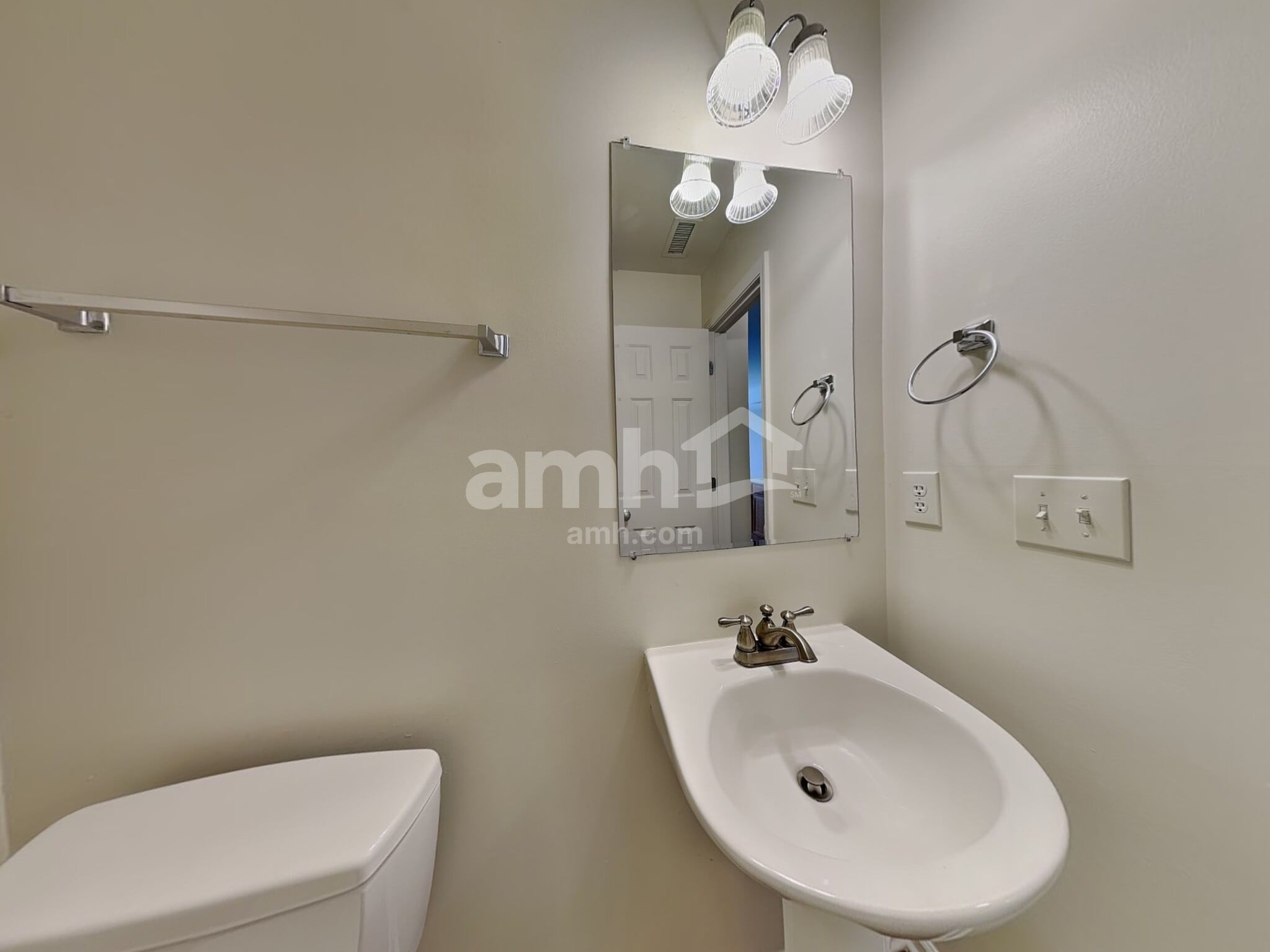 Building Photo - 3709 Pinkham Way