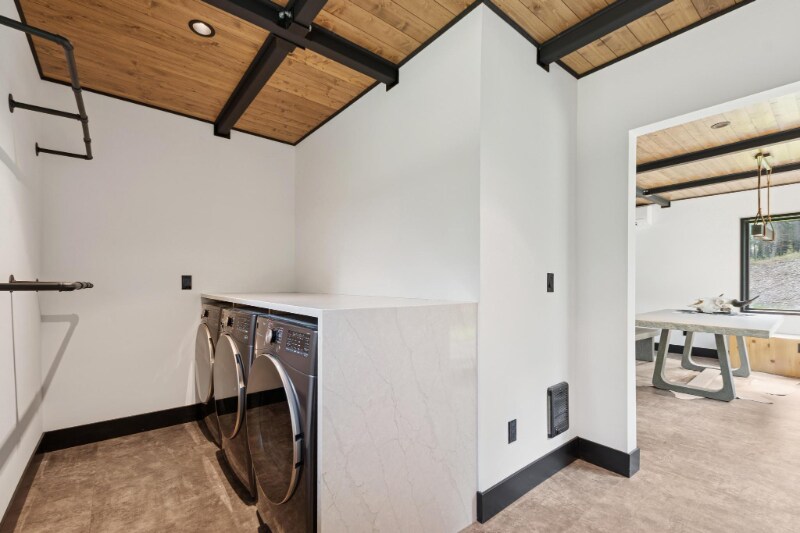 Building Photo - 172 E Many Lakes Dr