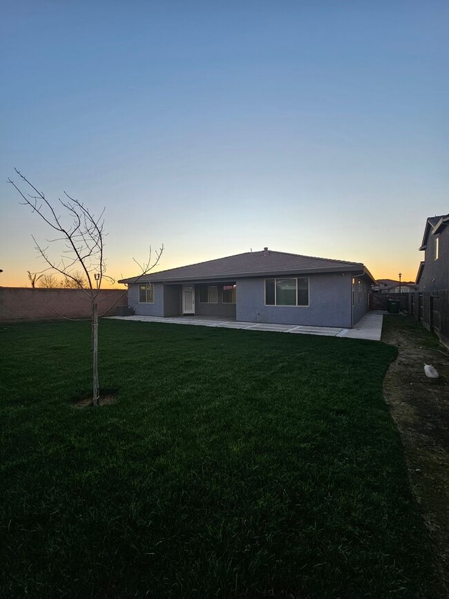 Building Photo - Beautiful Home in Gated Community