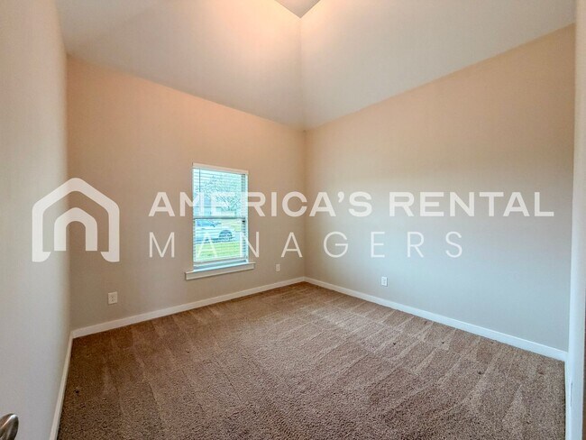 Building Photo - $400 OFF Move-in Special! Home for Rent in Eastaboga, AL! Sign a 13-month lease by 3/31/2026 and ...