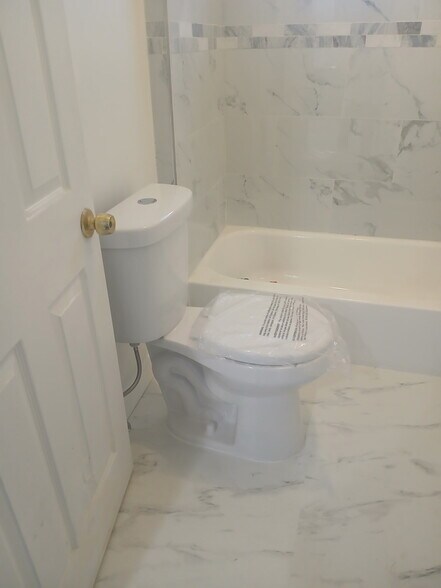 Building Photo - 247 Elm St