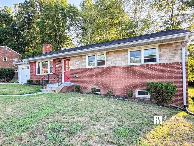 Building Photo - 11901 Crestwood Ave S