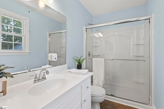 Building Photo - 405 Creek Dr