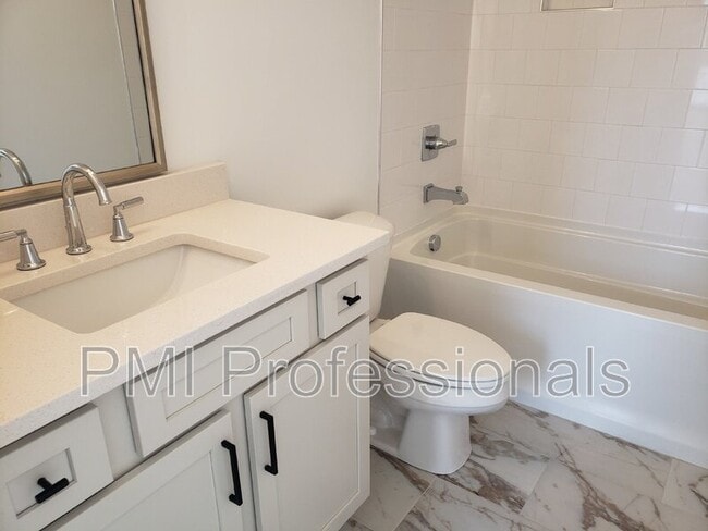 Building Photo - 205 McAuliffe St