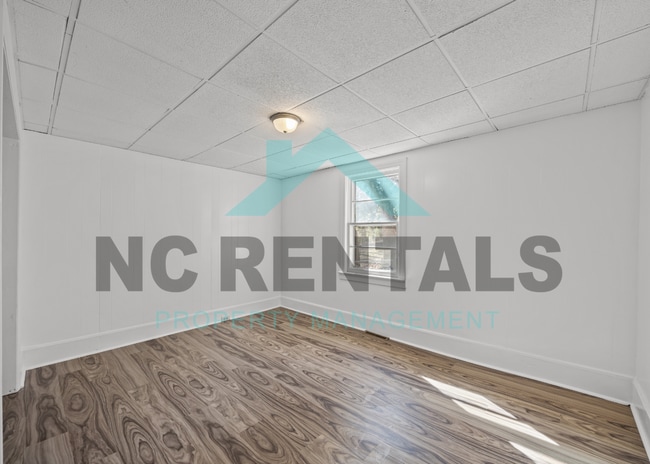 Building Photo - 721 Davis St