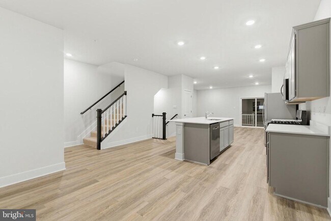 Building Photo - 10632 Meridian Hill Way