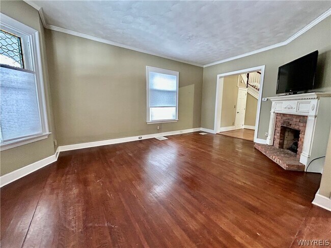 Building Photo - 38 Oakland Pl