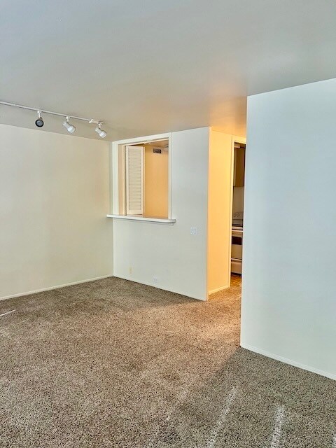 Building Photo - 900 N Lake Shore Dr