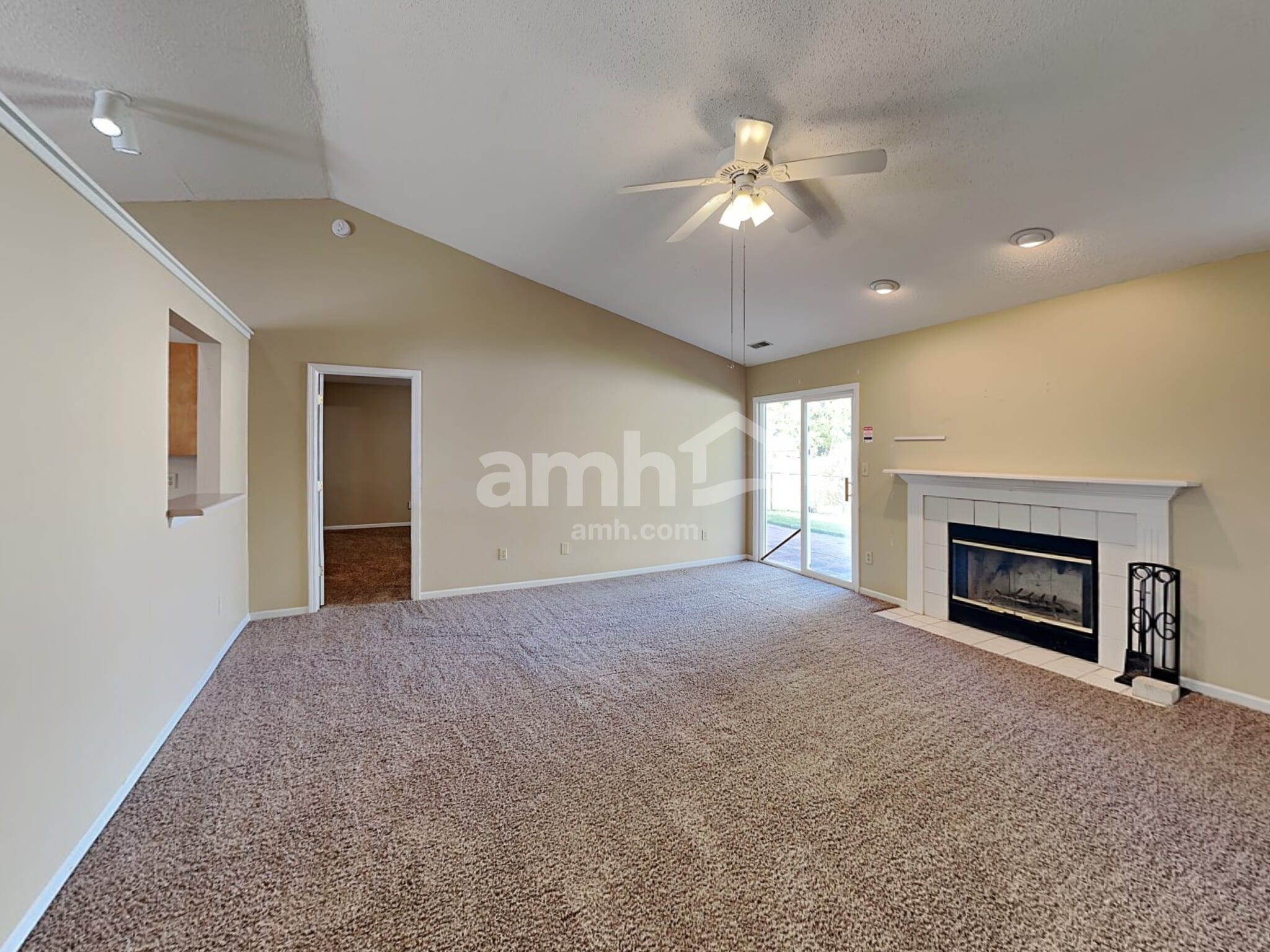 Building Photo - 571 Bay Ct N