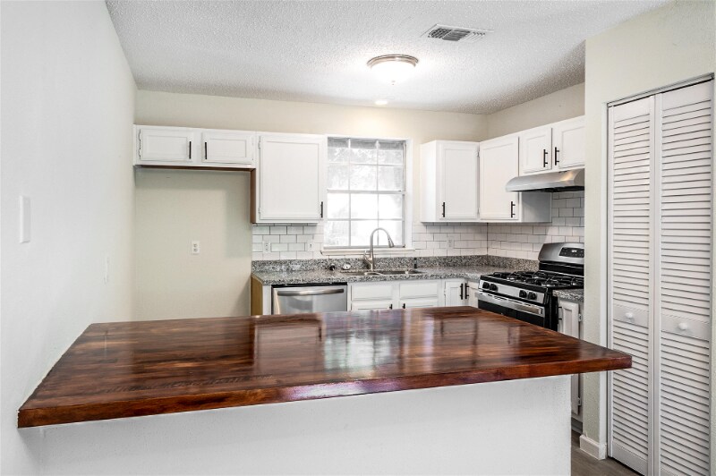 Building Photo - 5314 Hazel Grove Dr