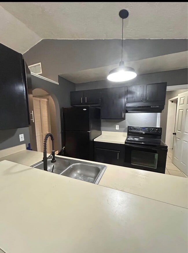 Building Photo - DeBary 3 Bedroom 1 Bath $1850.00 Month Call Carole Arcaro 386-216-4900 Deltona Lakes Realty