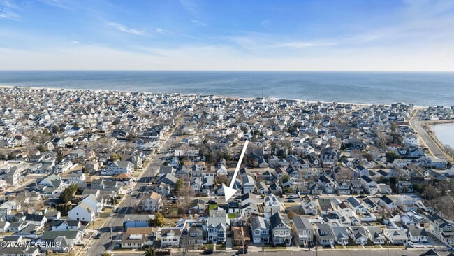 Building Photo - 1807 Laurel Terrace