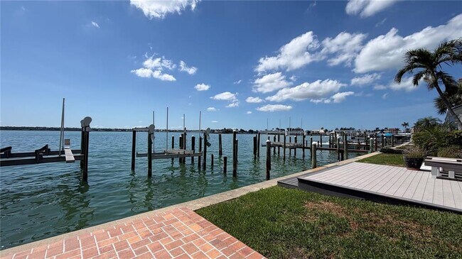 Building Photo - 218 Sand Key Estates Dr