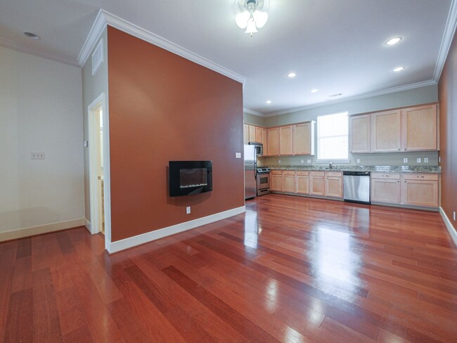 Building Photo - Two Bedroom, 2.5 Bath Gated Condo, blocks ...