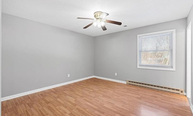 Building Photo - 1045 Greenway Dr