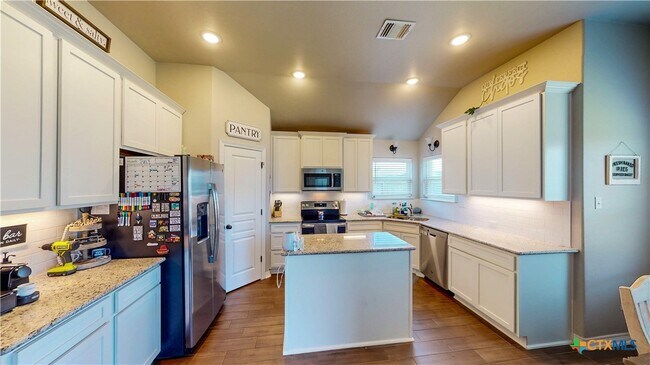 Building Photo - 408 Holstein Dr