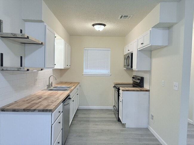 Building Photo - Newly remodeled four bedroom home in Noble