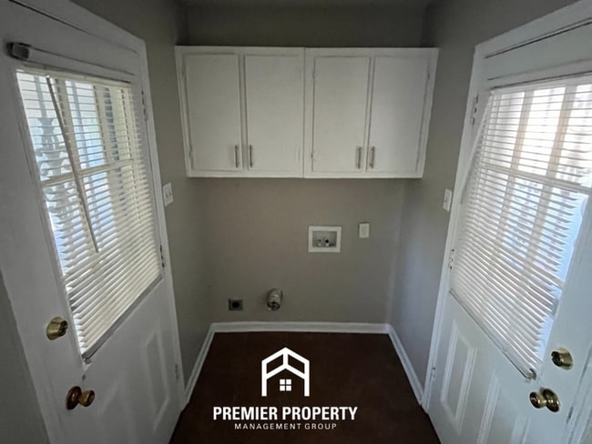 Building Photo - 1601 Favell Dr