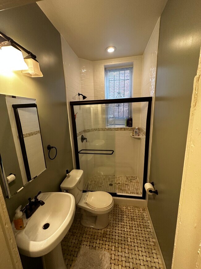 Building Photo - 1830 Swann St NW