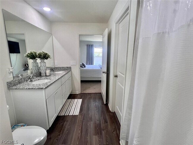 Building Photo - 2425 NE 7th Pl