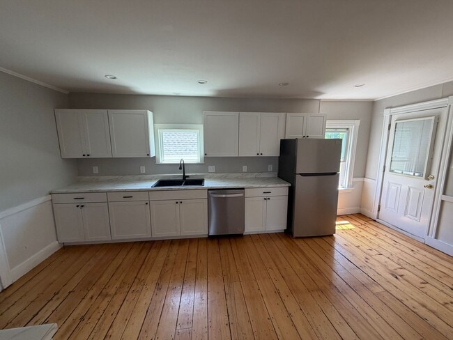 Building Photo - 71 Preble St