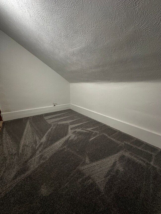 Building Photo - 117-119 Copperfield Ave