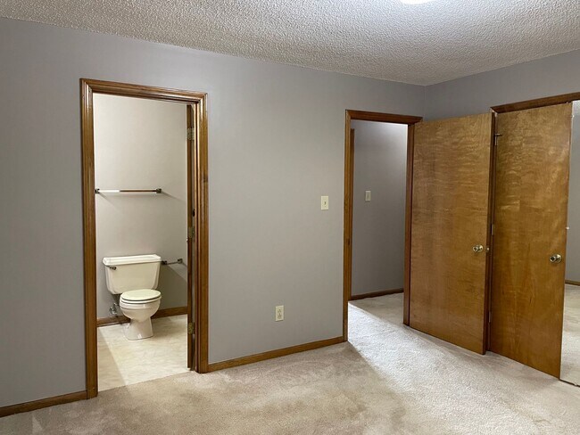 Building Photo - Three Bedroom Brick Ranch in Terrell with views of Lake Norman