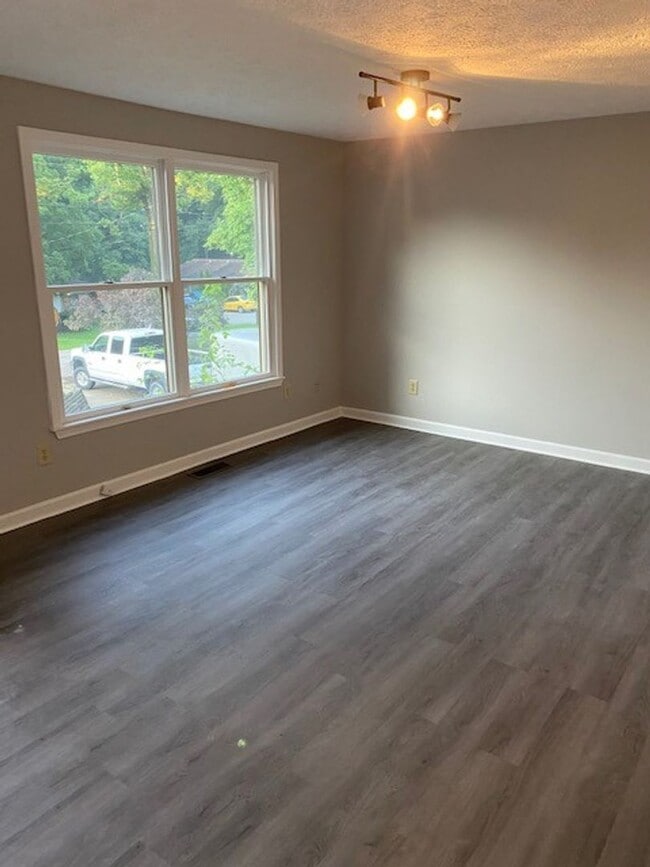 Building Photo - Incredible location! 4 BD/2 BA Home. Acros...